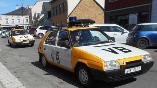 Do Lanškrouna přijela policejní motorka z roku 1938 i škodovka z 50. let