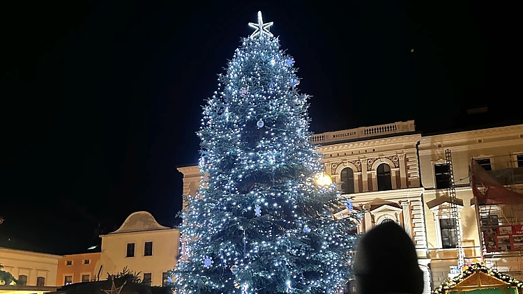 Letos je v Lanškrouně vánočním stromem nádherná jedle