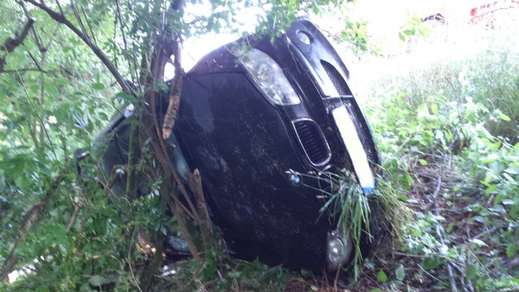 Řidička převrátila auto u Třebovic do příkopu