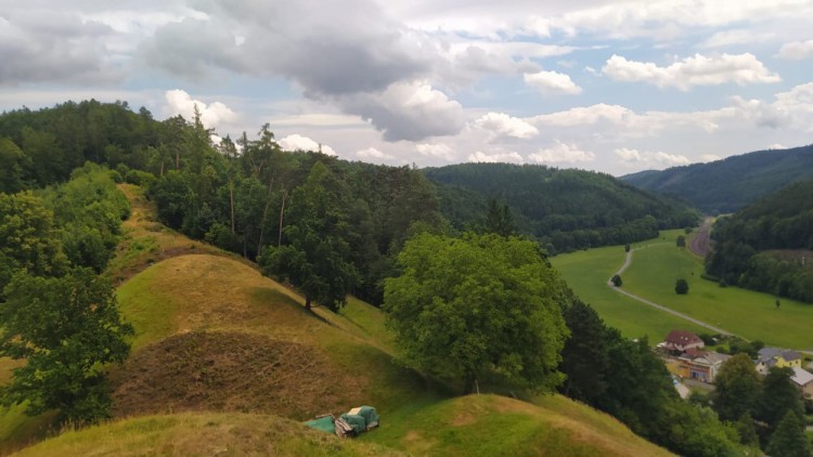 Cyklovýlet přes dvě údolí k bývalému hradišti