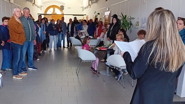 Historie domu dětí vměstnaná do vestibulu radnice