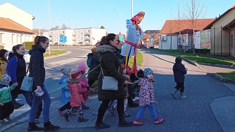 Děti vynesly Moranu a skoncovaly se zimou